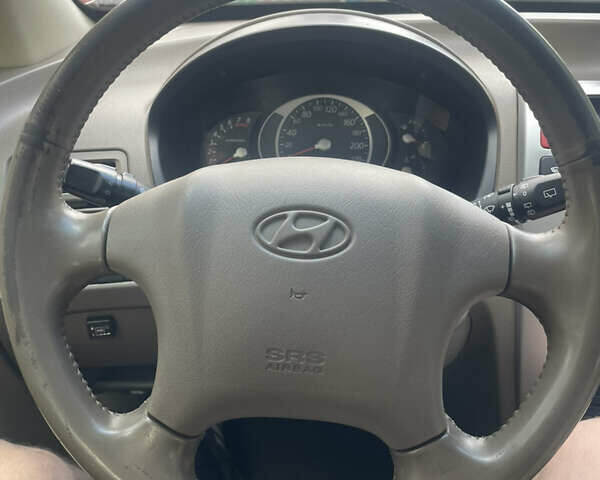 Бежевый Хендай Туксон, объемом двигателя 1.98 л и пробегом 415 тыс. км за 7800 $, фото 10 на Automoto.ua