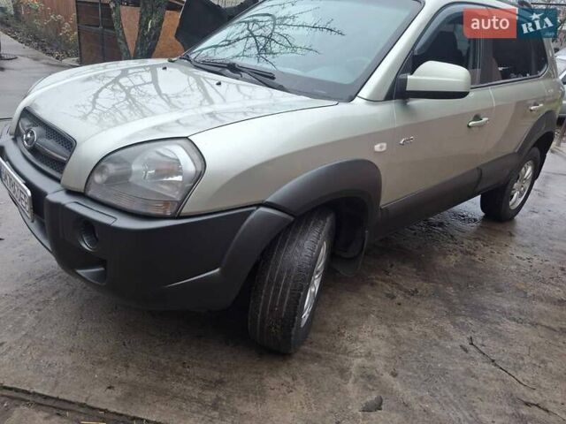 Бежевый Хендай Туксон, объемом двигателя 1.99 л и пробегом 180 тыс. км за 7700 $, фото 1 на Automoto.ua