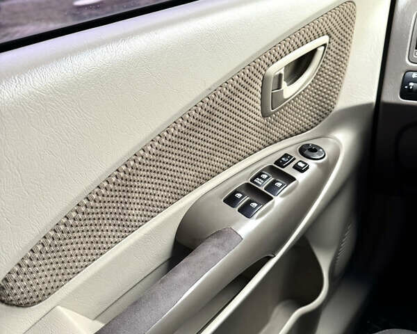 Бежевый Хендай Туксон, объемом двигателя 1.98 л и пробегом 248 тыс. км за 7500 $, фото 11 на Automoto.ua