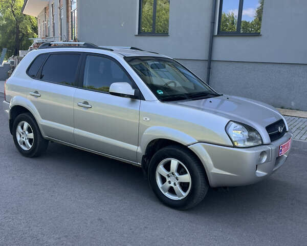 Бежевий Хендай Туксон, об'ємом двигуна 2 л та пробігом 160 тис. км за 6900 $, фото 17 на Automoto.ua