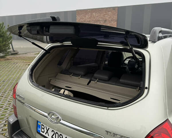 Бежевый Хендай Туксон, объемом двигателя 1.98 л и пробегом 248 тыс. км за 7500 $, фото 7 на Automoto.ua