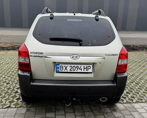 Бежевый Хендай Туксон, объемом двигателя 1.98 л и пробегом 248 тыс. км за 7500 $, фото 6 на Automoto.ua