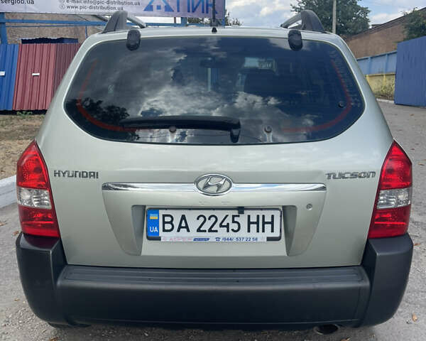 Бежевый Хендай Туксон, объемом двигателя 1.98 л и пробегом 415 тыс. км за 7800 $, фото 1 на Automoto.ua