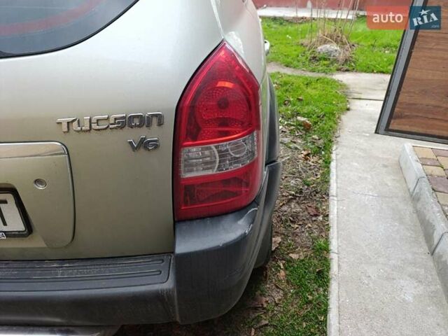 Бежевый Хендай Туксон, объемом двигателя 2.7 л и пробегом 191 тыс. км за 6800 $, фото 35 на Automoto.ua