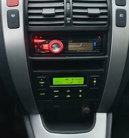 Бежевый Хендай Туксон, объемом двигателя 2 л и пробегом 254 тыс. км за 7700 $, фото 48 на Automoto.ua