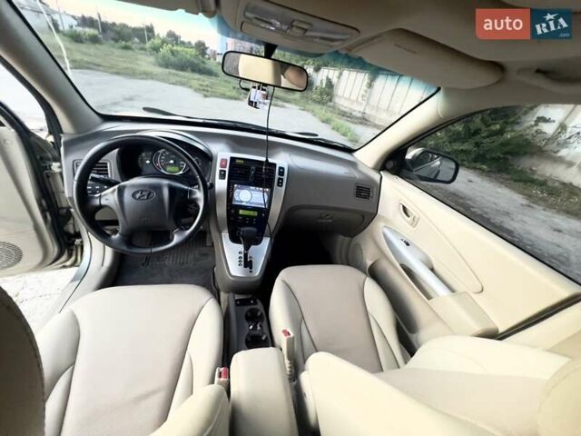 Бежевый Хендай Туксон, объемом двигателя 1.98 л и пробегом 158 тыс. км за 8500 $, фото 15 на Automoto.ua