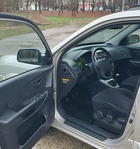 Бежевый Хендай Туксон, объемом двигателя 2 л и пробегом 254 тыс. км за 7700 $, фото 30 на Automoto.ua