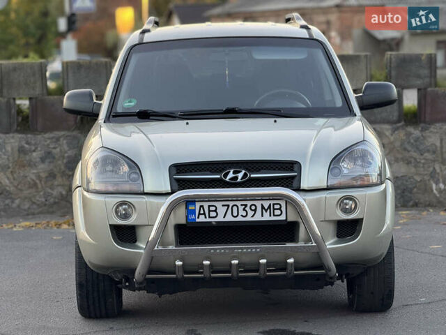 Бежевий Хендай Туксон, об'ємом двигуна 2 л та пробігом 256 тис. км за 8700 $, фото 4 на Automoto.ua