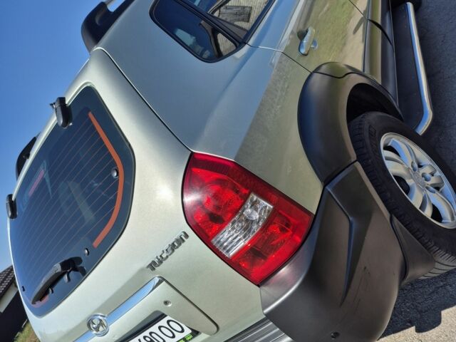 Бежевый Хендай Туксон, объемом двигателя 2 л и пробегом 180 тыс. км за 8300 $, фото 2 на Automoto.ua