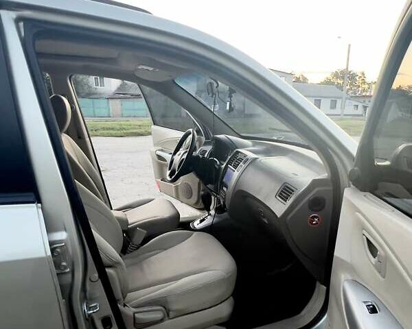 Бежевый Хендай Туксон, объемом двигателя 1.98 л и пробегом 158 тыс. км за 8500 $, фото 12 на Automoto.ua