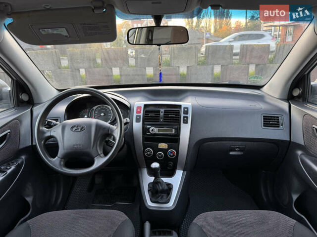 Бежевий Хендай Туксон, об'ємом двигуна 2 л та пробігом 256 тис. км за 8700 $, фото 18 на Automoto.ua