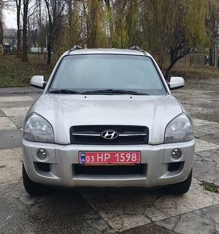 Бежевый Хендай Туксон, объемом двигателя 2 л и пробегом 254 тыс. км за 7700 $, фото 13 на Automoto.ua