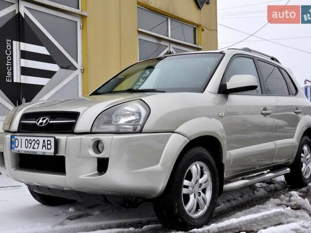 Бежевый Хендай Туксон, объемом двигателя 1.98 л и пробегом 257 тыс. км за 6500 $, фото 2 на Automoto.ua