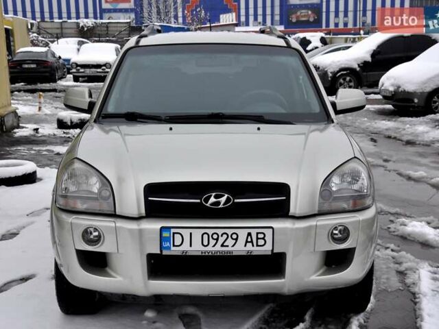 Бежевый Хендай Туксон, объемом двигателя 1.98 л и пробегом 257 тыс. км за 6500 $, фото 3 на Automoto.ua