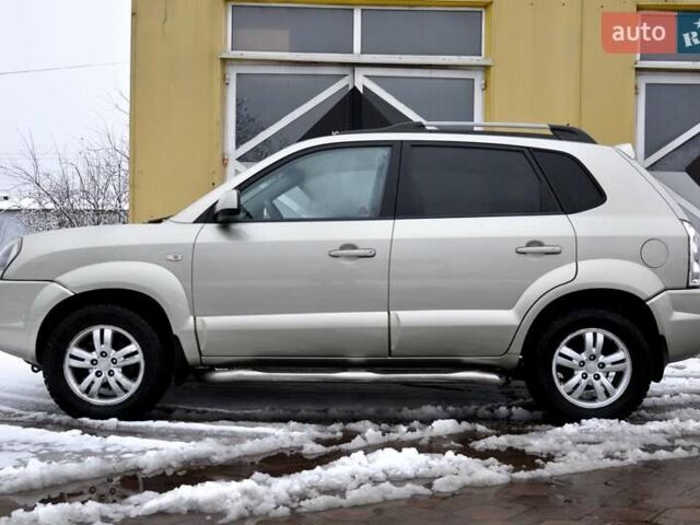 Бежевый Хендай Туксон, объемом двигателя 1.98 л и пробегом 257 тыс. км за 6500 $, фото 13 на Automoto.ua