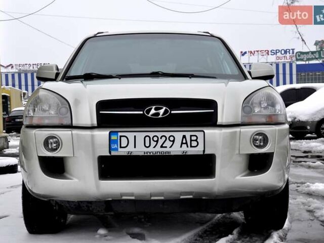 Бежевый Хендай Туксон, объемом двигателя 1.98 л и пробегом 257 тыс. км за 6500 $, фото 4 на Automoto.ua