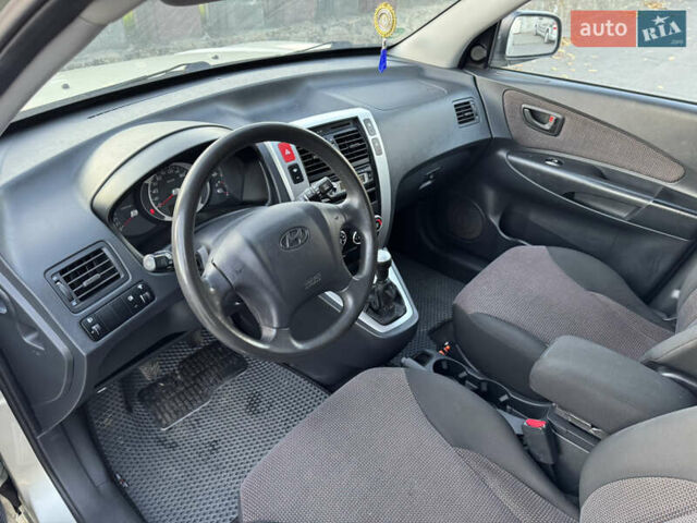 Бежевий Хендай Туксон, об'ємом двигуна 2 л та пробігом 256 тис. км за 8700 $, фото 13 на Automoto.ua