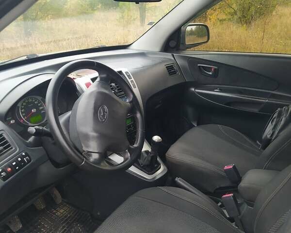 Бежевый Хендай Туксон, объемом двигателя 2 л и пробегом 205 тыс. км за 6850 $, фото 4 на Automoto.ua