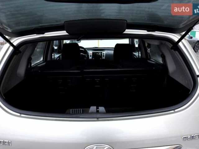 Бежевый Хендай Туксон, объемом двигателя 1.98 л и пробегом 257 тыс. км за 6500 $, фото 20 на Automoto.ua