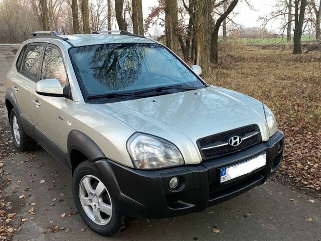 Бежевый Хендай Туксон, объемом двигателя 2 л и пробегом 344 тыс. км за 6200 $, фото 4 на Automoto.ua