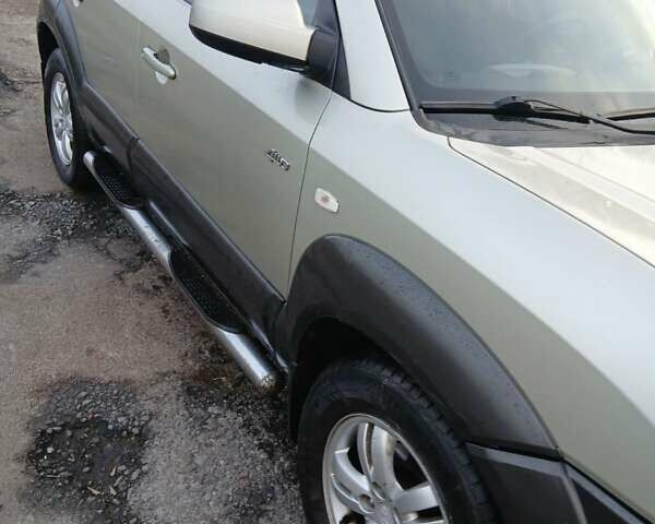 Бежевий Хендай Туксон, об'ємом двигуна 2 л та пробігом 310 тис. км за 8000 $, фото 4 на Automoto.ua