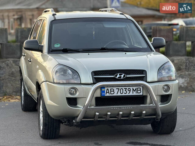 Бежевий Хендай Туксон, об'ємом двигуна 2 л та пробігом 256 тис. км за 8700 $, фото 3 на Automoto.ua