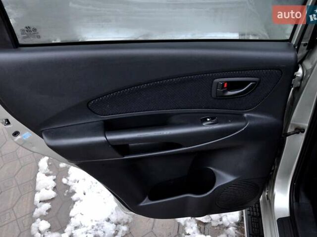 Бежевый Хендай Туксон, объемом двигателя 1.98 л и пробегом 257 тыс. км за 6500 $, фото 17 на Automoto.ua