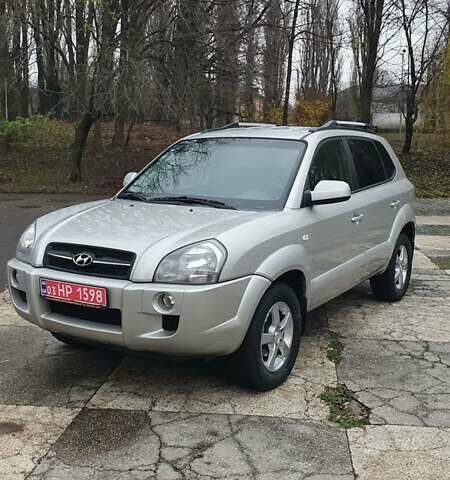 Бежевый Хендай Туксон, объемом двигателя 2 л и пробегом 254 тыс. км за 7700 $, фото 12 на Automoto.ua