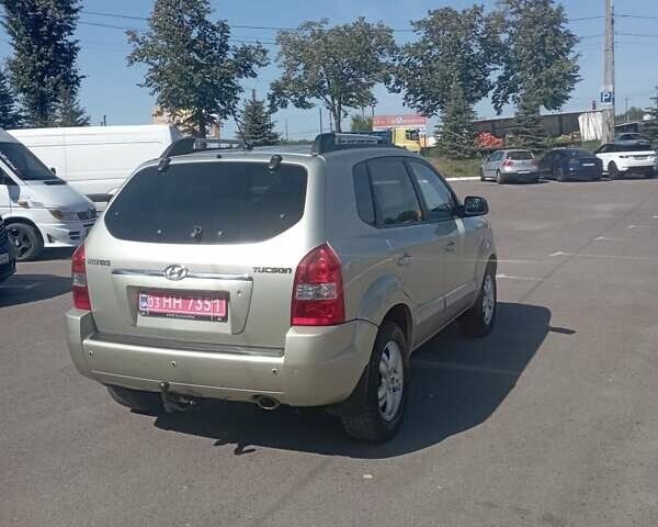 Бежевый Хендай Туксон, объемом двигателя 2 л и пробегом 184 тыс. км за 7800 $, фото 4 на Automoto.ua