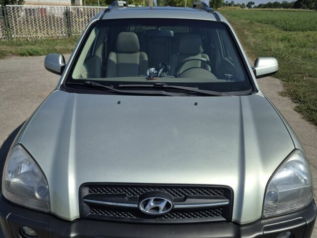 Бежевый Хендай Туксон, объемом двигателя 2 л и пробегом 180 тыс. км за 8300 $, фото 5 на Automoto.ua