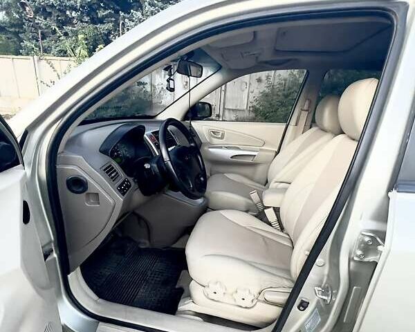 Бежевый Хендай Туксон, объемом двигателя 1.98 л и пробегом 158 тыс. км за 8500 $, фото 8 на Automoto.ua