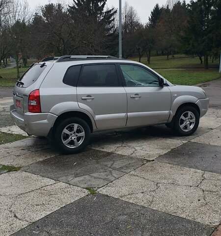 Бежевый Хендай Туксон, объемом двигателя 2 л и пробегом 254 тыс. км за 7700 $, фото 3 на Automoto.ua