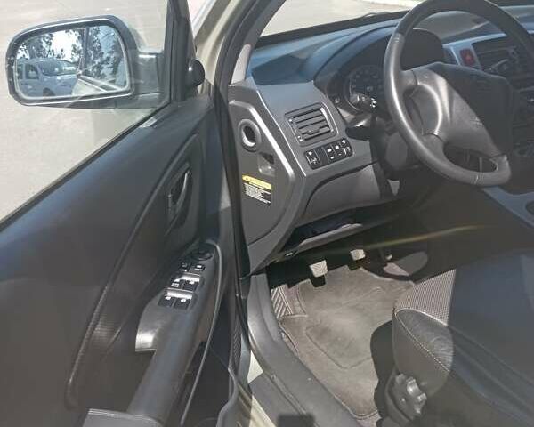 Бежевый Хендай Туксон, объемом двигателя 2 л и пробегом 184 тыс. км за 7800 $, фото 11 на Automoto.ua