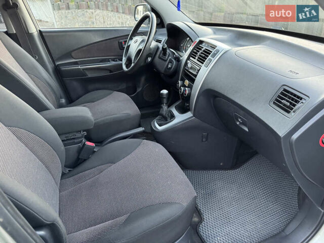 Бежевий Хендай Туксон, об'ємом двигуна 2 л та пробігом 256 тис. км за 8700 $, фото 16 на Automoto.ua