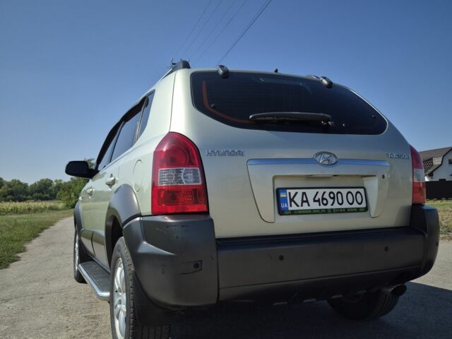 Бежевый Хендай Туксон, объемом двигателя 2 л и пробегом 180 тыс. км за 8300 $, фото 3 на Automoto.ua