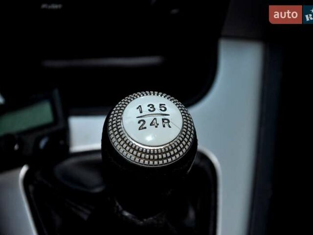 Бежевый Хендай Туксон, объемом двигателя 1.98 л и пробегом 257 тыс. км за 6500 $, фото 27 на Automoto.ua