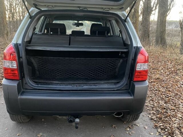 Бежевый Хендай Туксон, объемом двигателя 2 л и пробегом 344 тыс. км за 6200 $, фото 9 на Automoto.ua