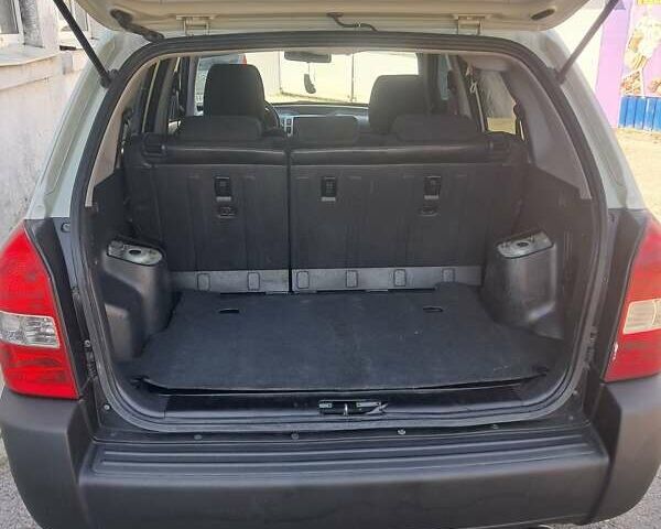 Бежевий Хендай Туксон, об'ємом двигуна 1.98 л та пробігом 202 тис. км за 7300 $, фото 5 на Automoto.ua