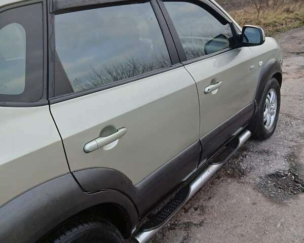 Бежевий Хендай Туксон, об'ємом двигуна 2 л та пробігом 310 тис. км за 8000 $, фото 2 на Automoto.ua