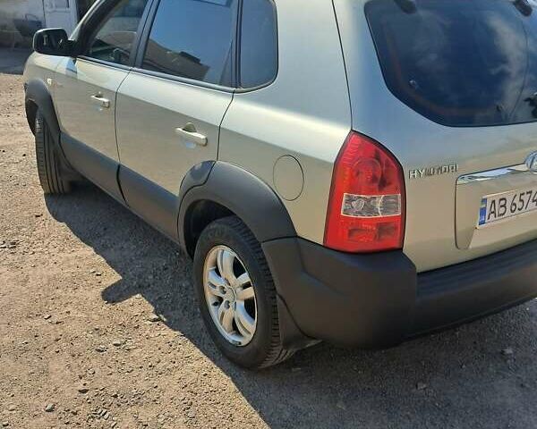 Бежевий Хендай Туксон, об'ємом двигуна 1.98 л та пробігом 202 тис. км за 7300 $, фото 10 на Automoto.ua