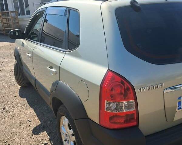 Бежевий Хендай Туксон, об'ємом двигуна 1.98 л та пробігом 202 тис. км за 7300 $, фото 17 на Automoto.ua