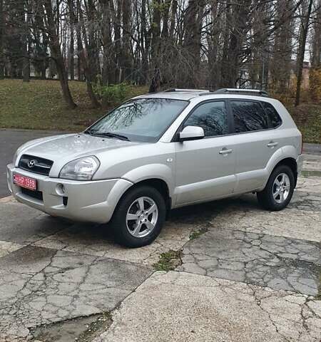 Бежевый Хендай Туксон, объемом двигателя 2 л и пробегом 254 тыс. км за 7700 $, фото 11 на Automoto.ua