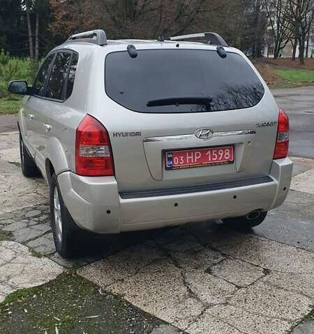Бежевый Хендай Туксон, объемом двигателя 2 л и пробегом 254 тыс. км за 7700 $, фото 7 на Automoto.ua