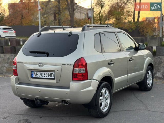 Бежевий Хендай Туксон, об'ємом двигуна 2 л та пробігом 256 тис. км за 8700 $, фото 5 на Automoto.ua