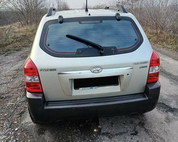 Бежевий Хендай Туксон, об'ємом двигуна 2 л та пробігом 310 тис. км за 8000 $, фото 1 на Automoto.ua