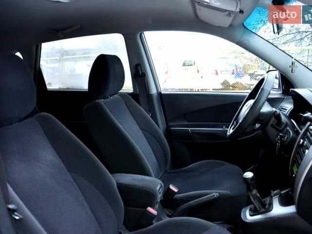 Бежевый Хендай Туксон, объемом двигателя 1.98 л и пробегом 257 тыс. км за 6500 $, фото 25 на Automoto.ua