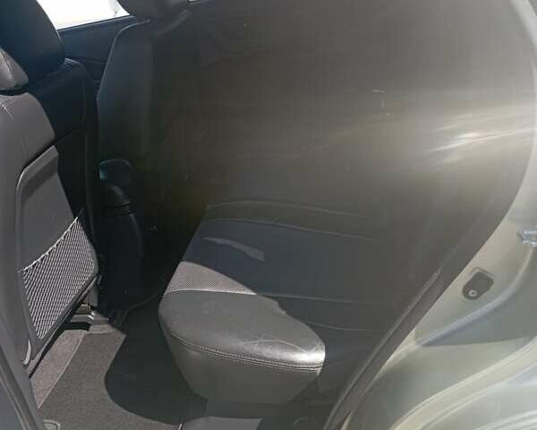 Бежевый Хендай Туксон, объемом двигателя 2 л и пробегом 184 тыс. км за 7800 $, фото 14 на Automoto.ua