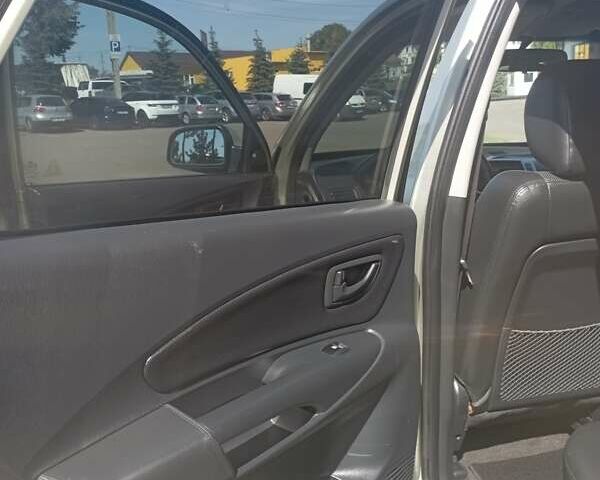 Бежевый Хендай Туксон, объемом двигателя 2 л и пробегом 184 тыс. км за 7800 $, фото 15 на Automoto.ua