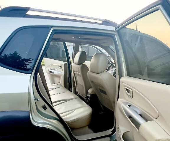 Бежевый Хендай Туксон, объемом двигателя 1.98 л и пробегом 158 тыс. км за 8500 $, фото 13 на Automoto.ua