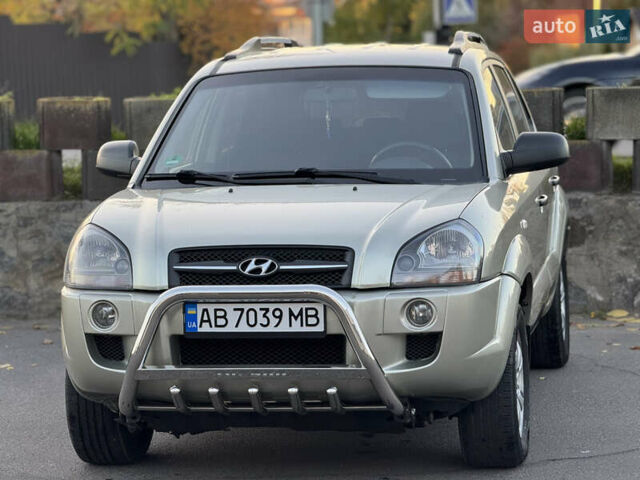 Бежевий Хендай Туксон, об'ємом двигуна 2 л та пробігом 256 тис. км за 8700 $, фото 2 на Automoto.ua